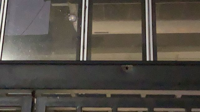 El frente de Empleados de Comercio amaneció este viernes con impactos de bala.&nbsp;