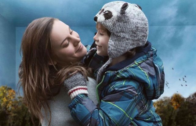 Joy (Brie Larson) es secuestrada y violada por un hombre y condenada a vivir encerrada