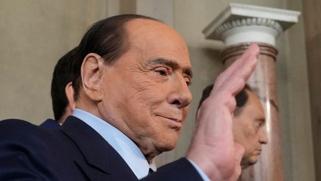 El polémico ex premier italiano ingresó al hospital el pasado miércoles.