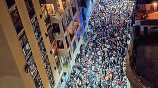 Los rosarinos despidieron al bar Berlín con una multitudinaria fiesta en la calle