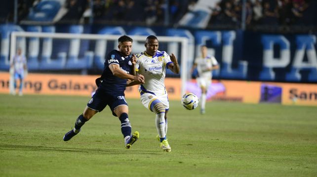 Campaz se exige en el intento de desbordar en la derrota de Central ante Independiente Rivadavia.