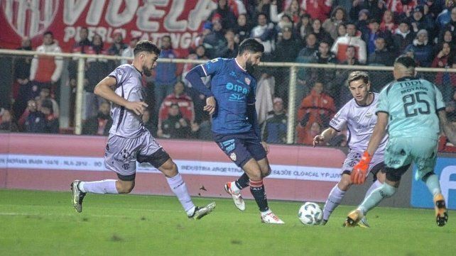 Unión es junto con Racing los dos equipos que más patearon con destino al arco rival.