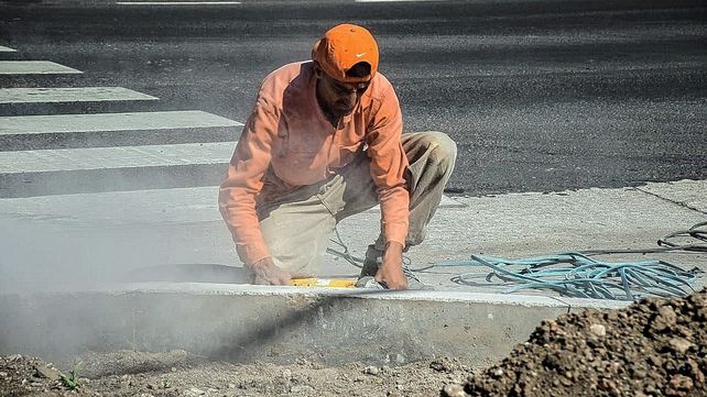 La municipalidad de Paraná realiza trabajos de repavimentación y ensanche