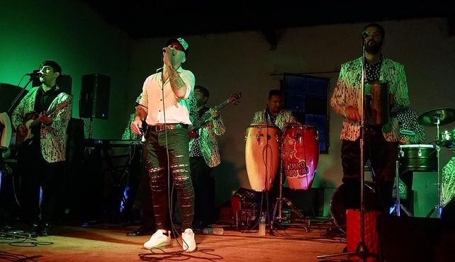 Grupo Cali sonando en la noche de Baila Baila Paraná