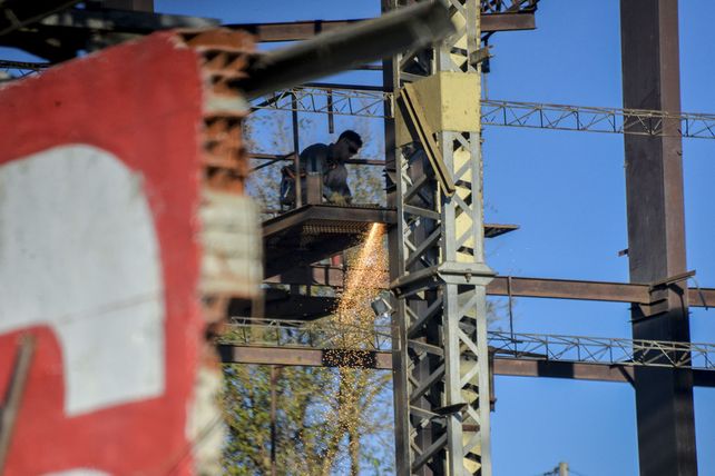 Se desmantela la estructura de otra firma emblemática de la producción local