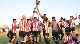 Los mejores de Santa Fe. Tras igualar ante la selección de Rafaela, los chicos se coronaron campeones en la capital de la provincia.
