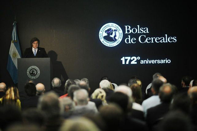 El presidente Javier Milei anunció la baja de retenciones a la exportación de trigo y cebada.