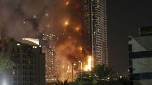 Espectacular incendio en un hotel de Dubái antes de las celebraciones de Fin de Año