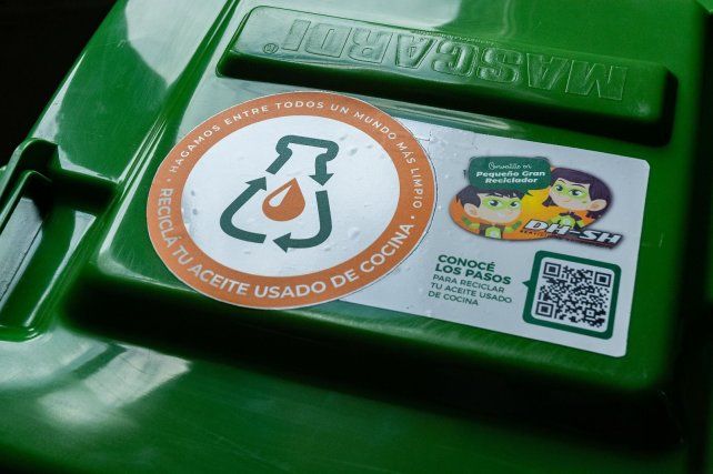 En Rosario existen puntos verdes para que la gente pueda llevar su aceite usado y reciclarlo.
