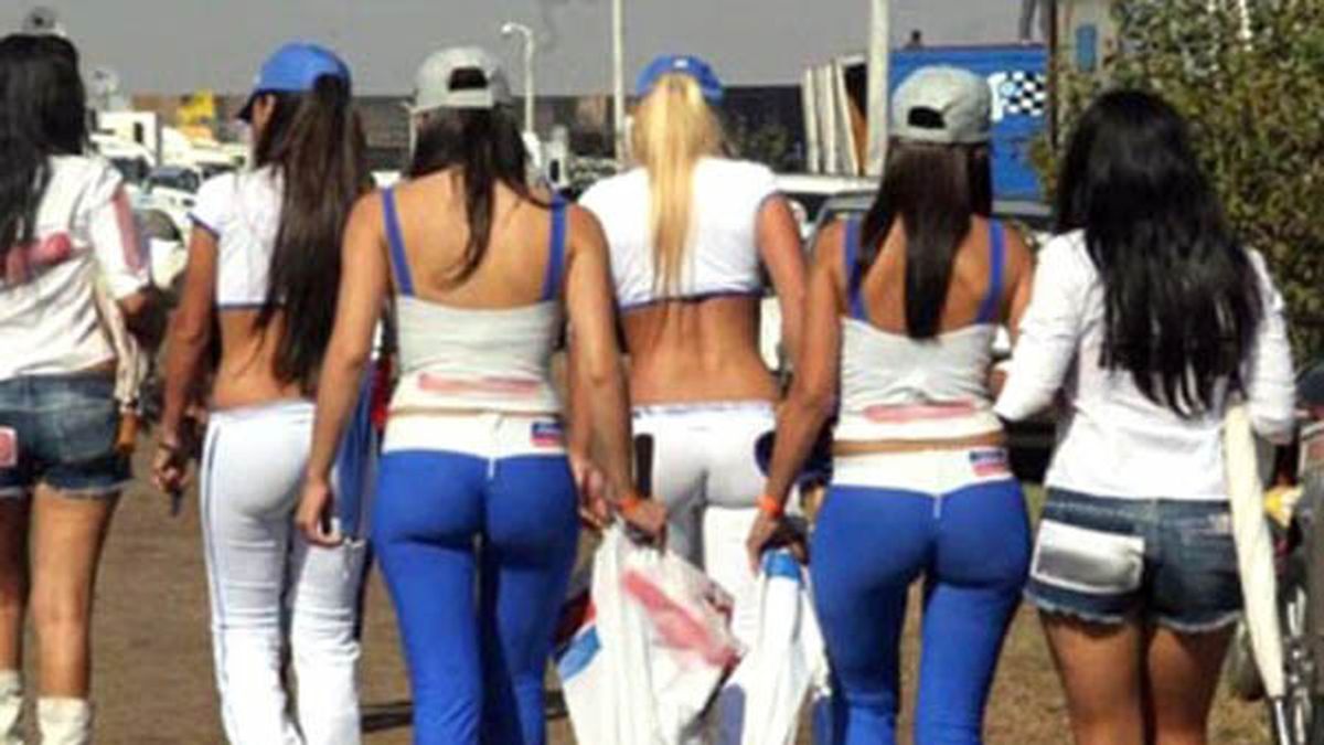 Once chicas santafesinas ofrecían sexo en una carrera de autos del TC