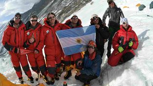 Por primera vez una expedici&oacute;n argentina logr&oacute; subir el Everest
