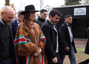 Villarruel regresó a Santa Fe y sumó una foto con dirigentes de Pullaro