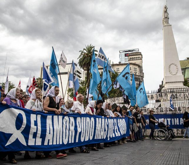 Madres de Plaza de Mayo: se cumplen 45 años de la primera ronda en busca de sus hijos desaparecidos