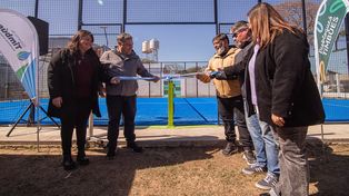 Inauguraron en el Club Sarmiento de Timbúes una nueva cancha de pádel
