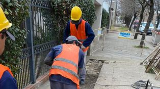 Dónde comunicarse para  reclamar por el servicio de agua y cloacas