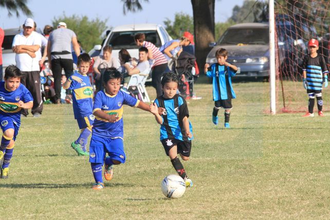 Jornada a puro sol y fútbol en el campeonato Millonario