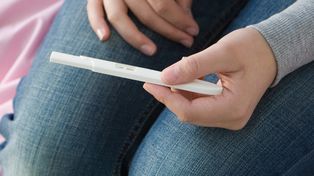 Cada día nacen en la Argentina 300 bebés de mamás adolescentes