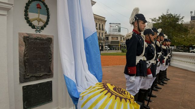 El acto en homenaje a José de San Martín se realizó este domingo en plaza 1 de Mayo
