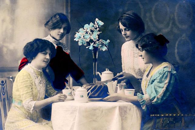 Hablar con amigas aumenta la progesterona y baja la necesidad de ir al psicólogo