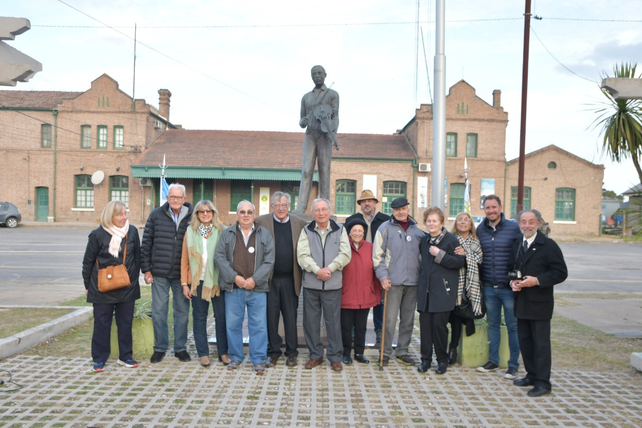 Representantes de distintas instituciones y autoridades municipales participaron ayer 7 de agosto del homenaje a Cayetano Silva.