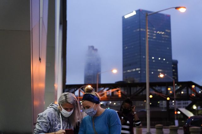 Veinte imágenes del lunes en un mundo en crisis por el coronavirus