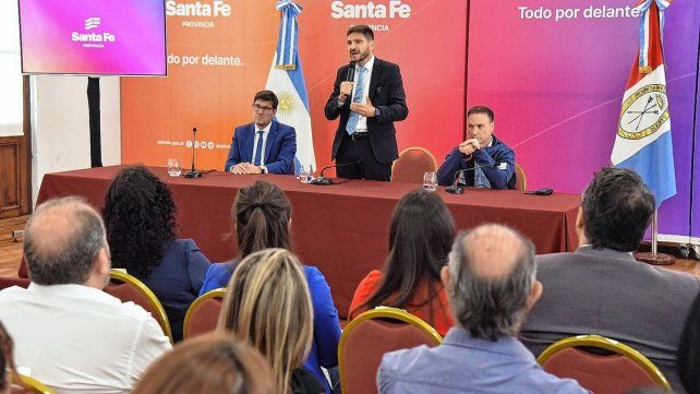 Pullaro apunto contra el ausentismo durante la presentación del programa Abre Escuelas