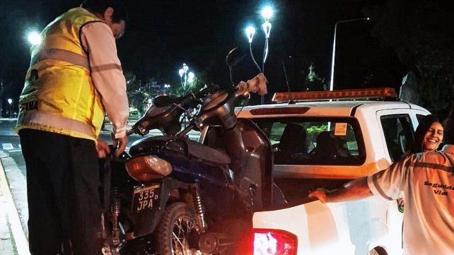 En el opertivo de tránsito este fin de semana hubo 49 motos retenidas y también varios autos