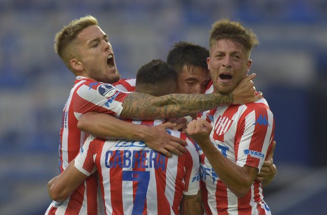 El DT de Unión Juan Manuel Azconzábal pondría en cancha el equipo que derrotó a Emelec