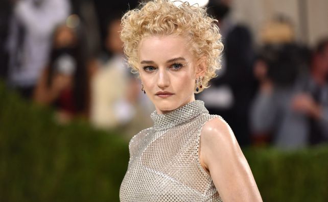 Julia Garner llegó a la final tras una serie de complejas audiciones para lograr la impronta escénica y vocal de Madonna.
