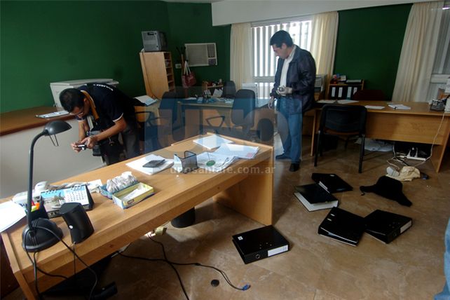 Robaron y destrozaron la administración del Centro de la Construcción de Santa Fe
