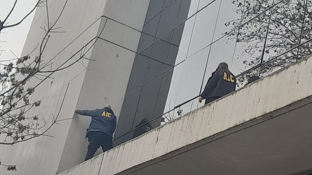 La AIC participó de las pericias en el primer piso del ala este del Centro de Justicia Penal.