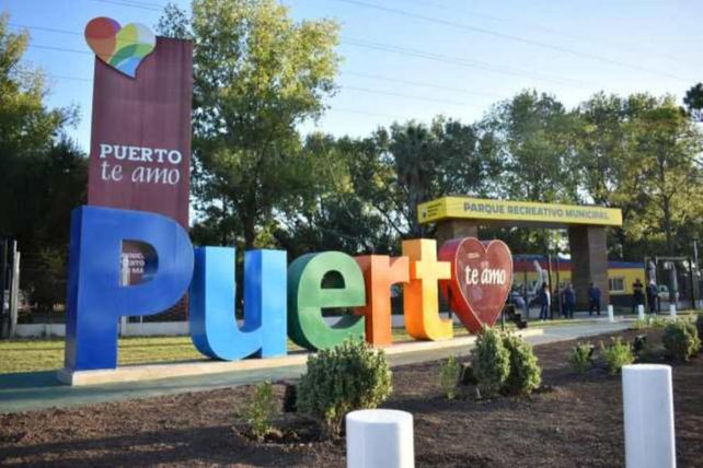 El ingreso al Parque Recreativo Municipal de Puerto San Martín, para disfrutar más de un fin de semana.