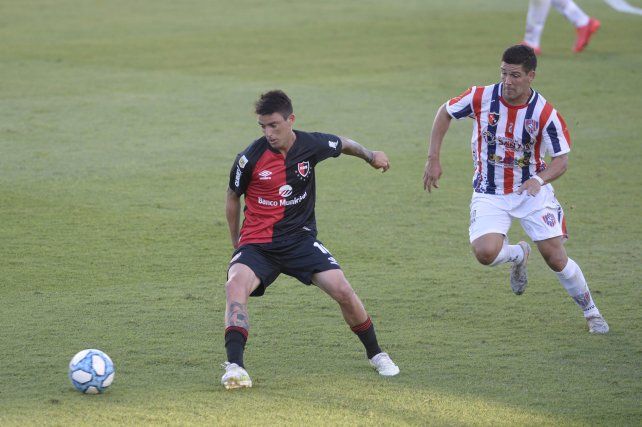 El Gato arrancó como titular, lo suplantó Maxi.