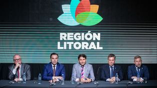 Maximiliano Pullaro y los gobernadores de la flamante Región Litoral renovaron el reclamo al presidente Javier Milei por la distribución de recursos entre la Nación y las provincias.&nbsp;