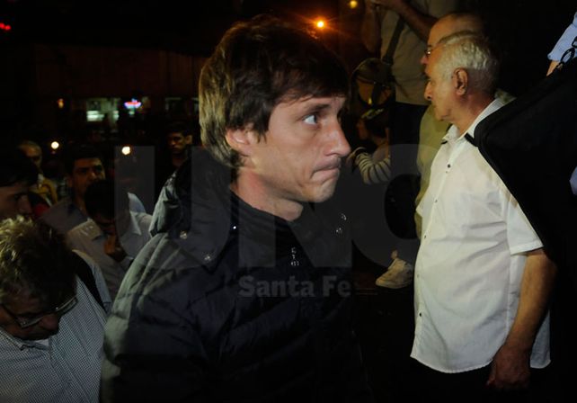 El plantel y los dirigentes de Lanús llegaron a Santa Fe para despedir a Diego Barisone