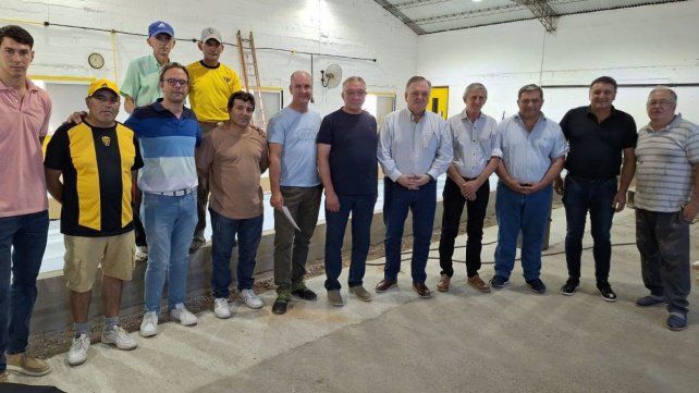 El senador Michlig y equipo de trabajo entregaron aportes y recorrieron obras en Arrufó