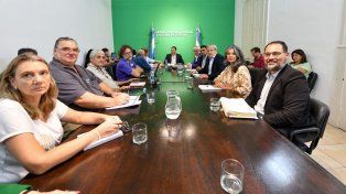 La oferta incluye cobertura contra la inflación anual, incremento del Fondo Provincial de Incentivo Docente y compromiso para desachatar la pirámide salarial
