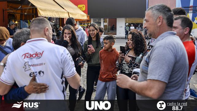 Lectores de UNO se fueron con la entrada y la foto con la Copa