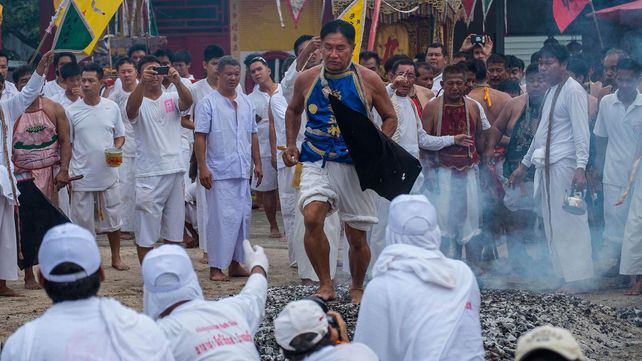 Las postales del extraño festival vegetariano tailandés
