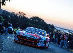 Paraná: los autos del Turismo Carretera deleitaron a los fanáticos antes de salir a la pista