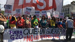La marcha contra el G20 ya avanza por la 9 de Julio