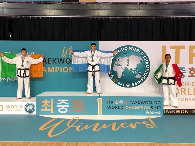 Julián Aquino subió a lo más alto del podio en Países Bajos tras vencer a un irlandés y a un italiano.