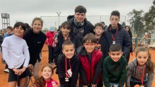 El futuro estuvo en el club Provincial. Los chicos disfrutaron de una jornada lúdica en la que dieron sus primeros pasos en el tenis.