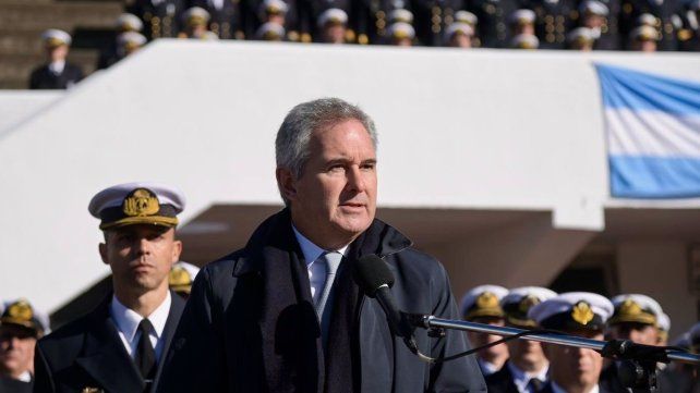 El funcionario se quejó del mensaje auriazul para el equipo de fútbol nacional.