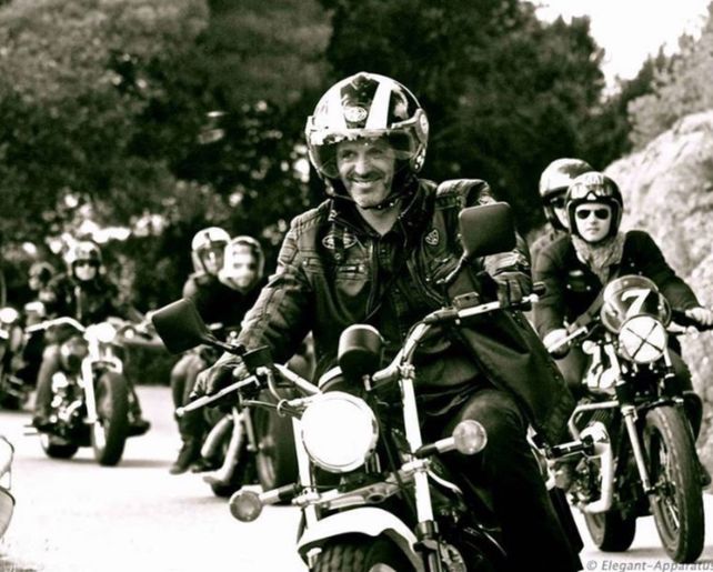 Roberto Bonano despunta la pasión de las motos cuando el fútbol se lo permite.