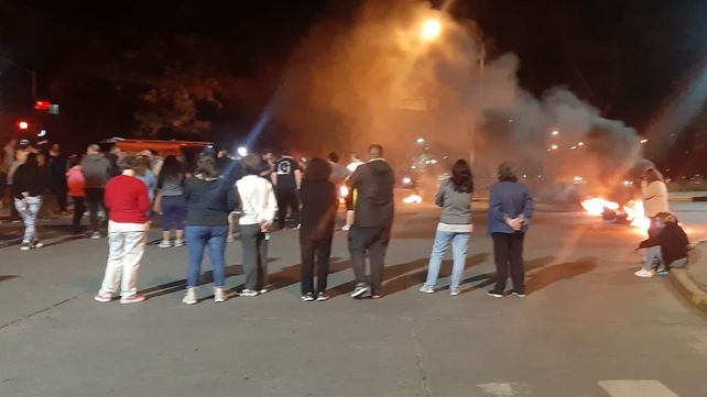 En reclamo de seguridad, vecinos cortaron el puente en barrio Rucci ...