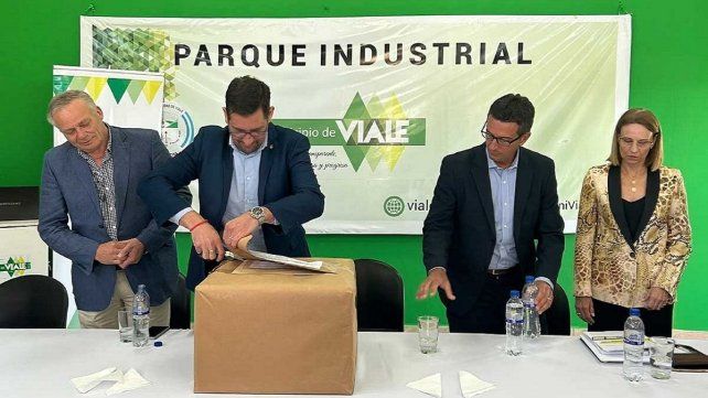 En Viale se abrieron los sobres para la construcción de la estación transformadora eléctrica digital.&nbsp;