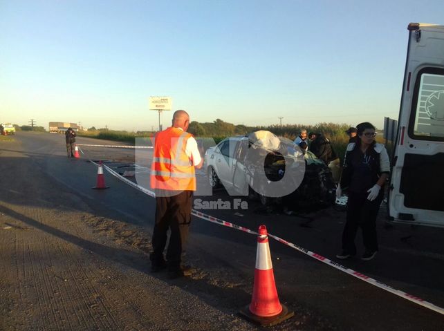 Violento choque frontal con un automovilista muerto y un camionero grave