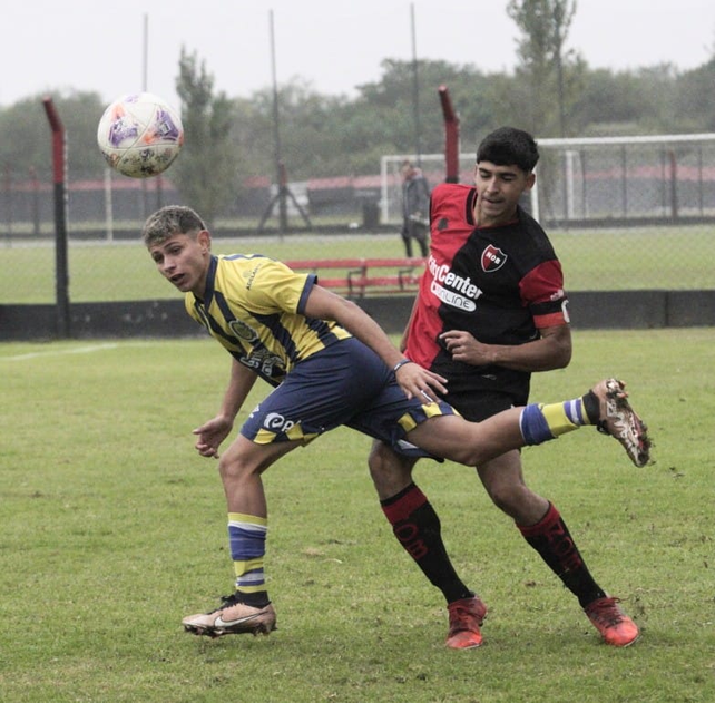 Newells y Central disputan siete clásicos en inferiores de Rosarina en el Centro Griffa. Foto: Sebastián Suárez Meccia (La Capital)