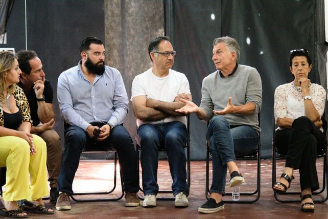 Charla. Macri tambi&eacute;n desliz&oacute; cr&iacute;ticas a su equipo econ&oacute;mico.